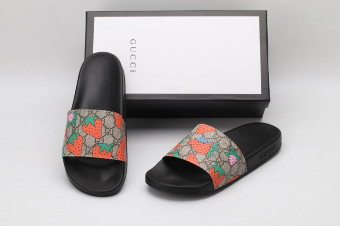 G*u*i slippers
