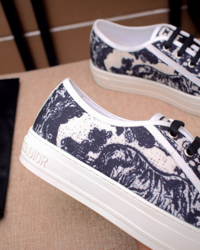 d10r b23 oblique low top sneaker