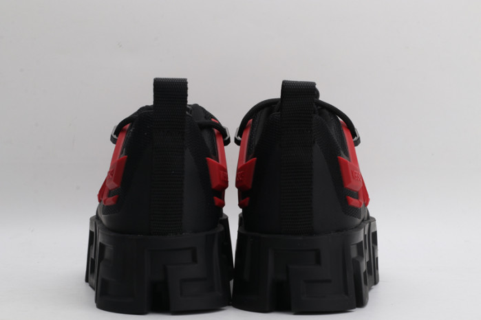 vers sneakers