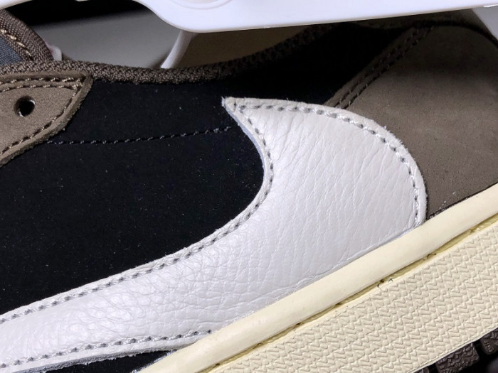 travis scott x air jordan 1 low cq4277-001