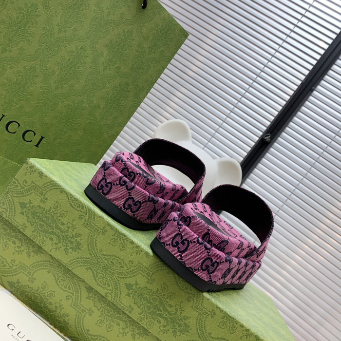 G*u*i slippers