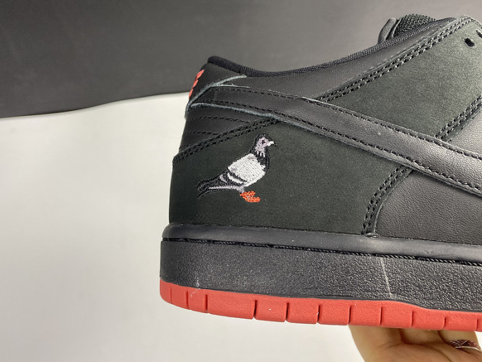 nike sb dunk low black pigeon 883232-008