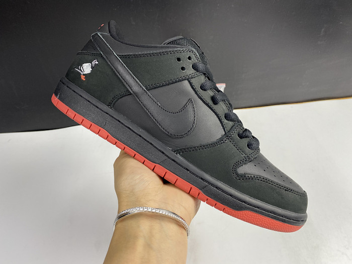 nike sb dunk low black pigeon 883232-008