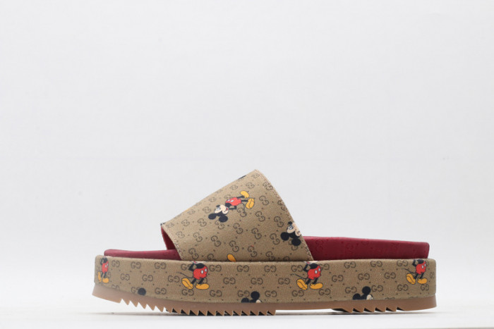 G*u*i slippers