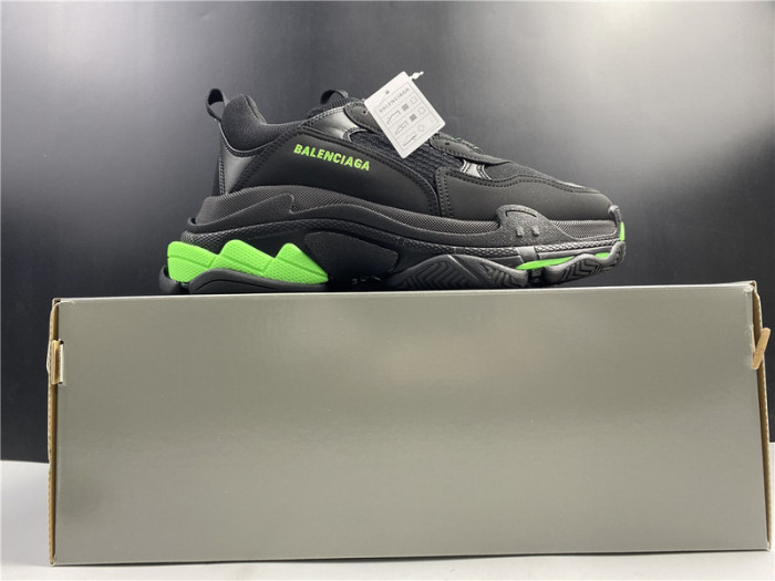 blcg sneaker triple.s.gomma  black and green 524039 w2pw1 4881