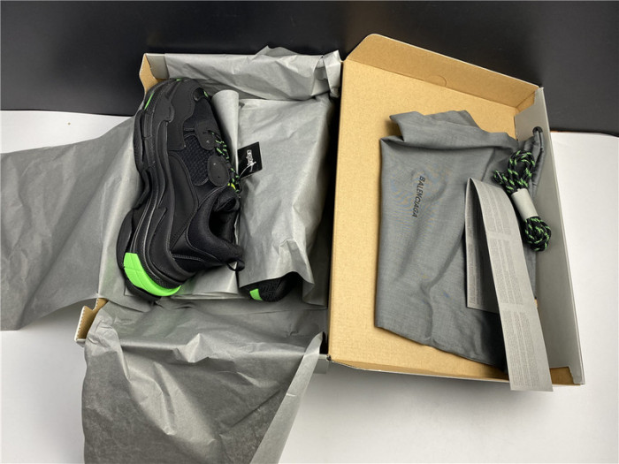 blcg sneaker triple.s.gomma  black and green 524039 w2pw1 4881