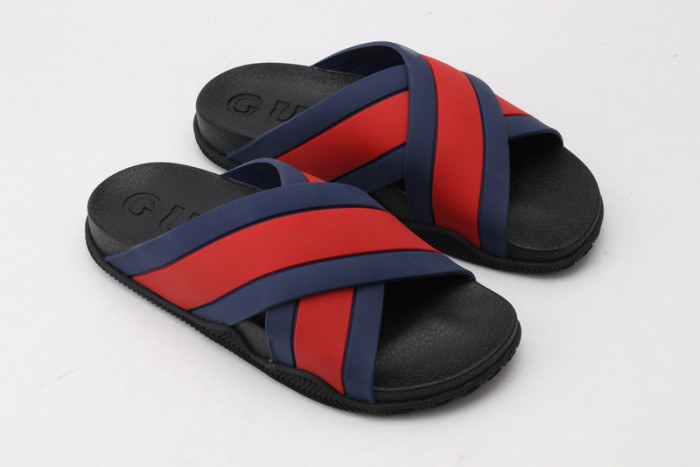 G*u*i slippers