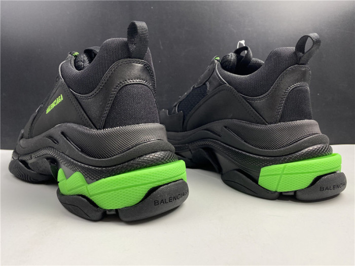 blcg sneaker triple.s.gomma  black and green 524039 w2pw1 4881