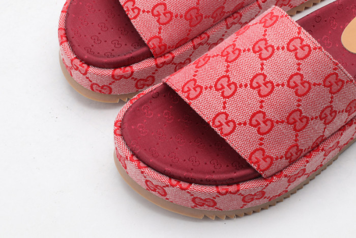 G*u*i slippers