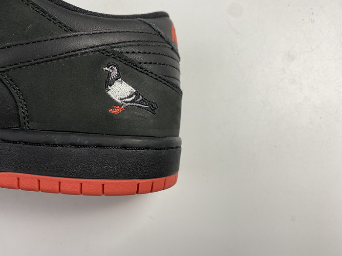 nike sb dunk low black pigeon 883232-008