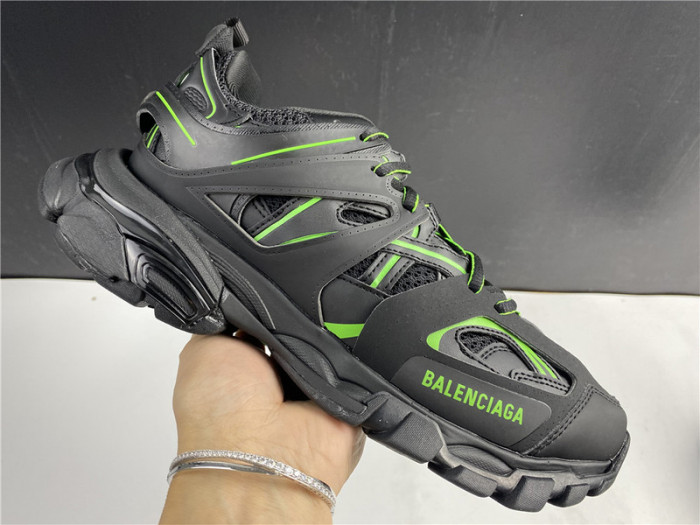 blcg track trainer black green 542436 w2la1 2042
