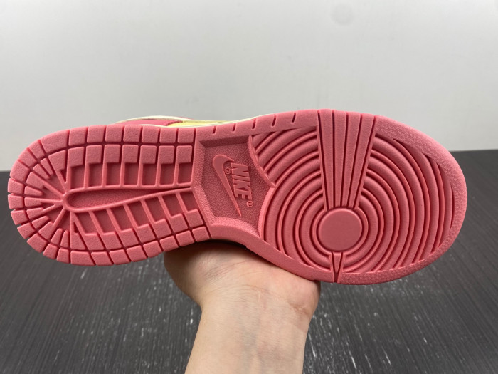 nike dunk low strawberry peach cream dh9765-200