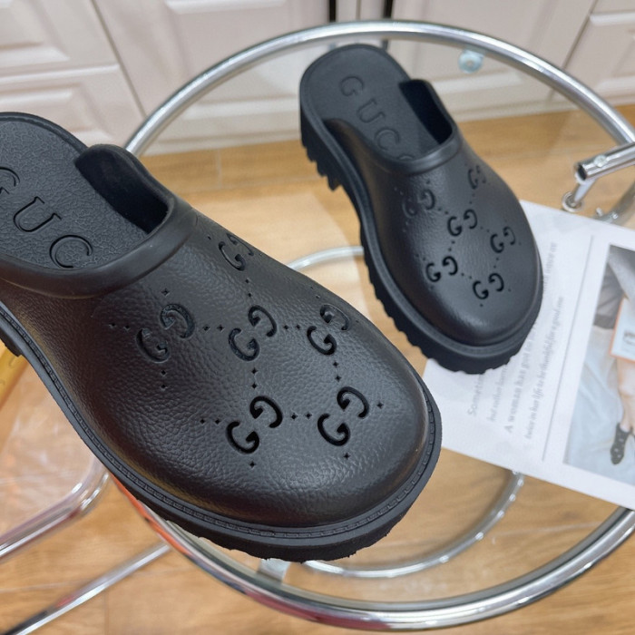 G*u*i slippers