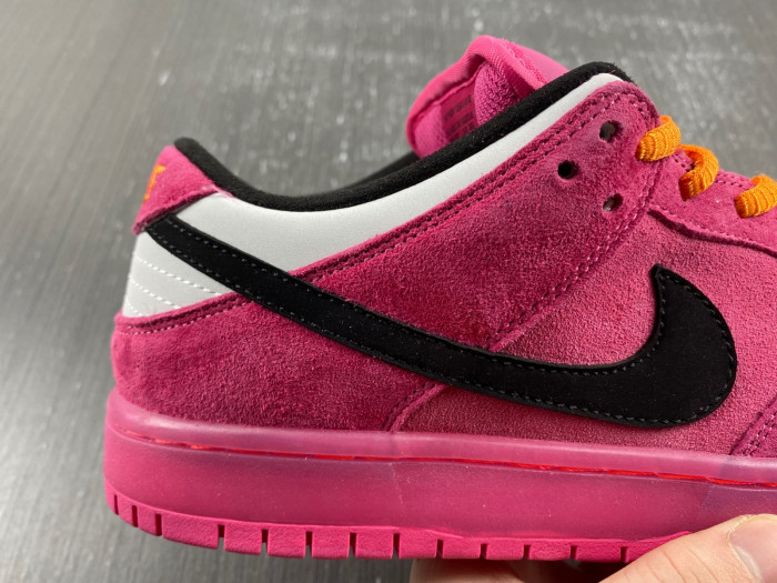 the powerpuff girls x nike sb dunk low “buttercup” fz8319-600