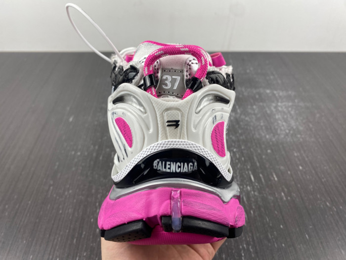 Ba*len*cia*ga -runner