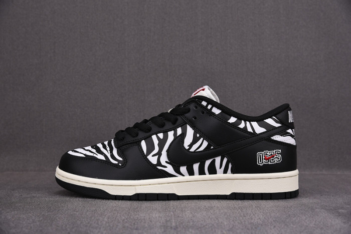 quartersnacks x nike sb dunk low zebra dm3510-001