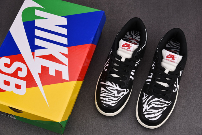 quartersnacks x nike sb dunk low zebra dm3510-001