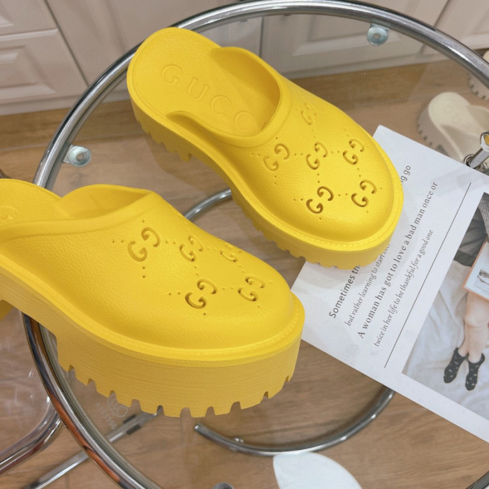 G*u*i slippers