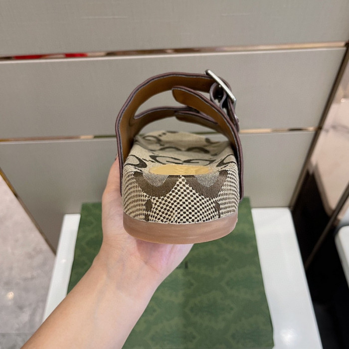 G*u*i slippers