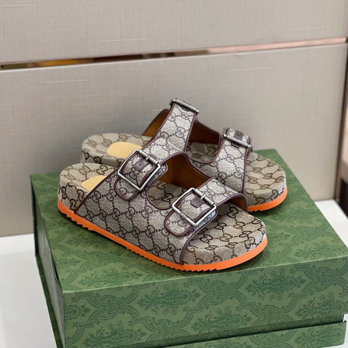 G*u*i slippers