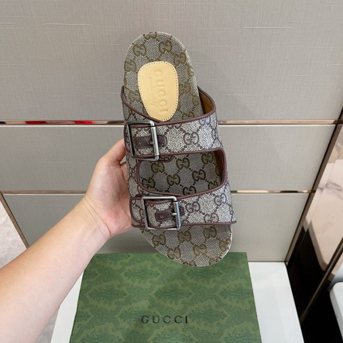 G*u*i slippers