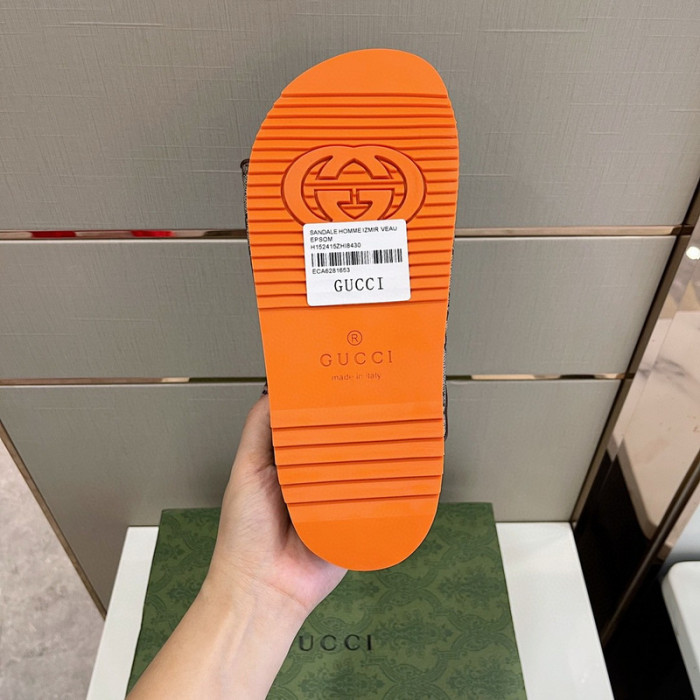 G*u*i slippers