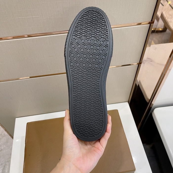 bur  sneaker