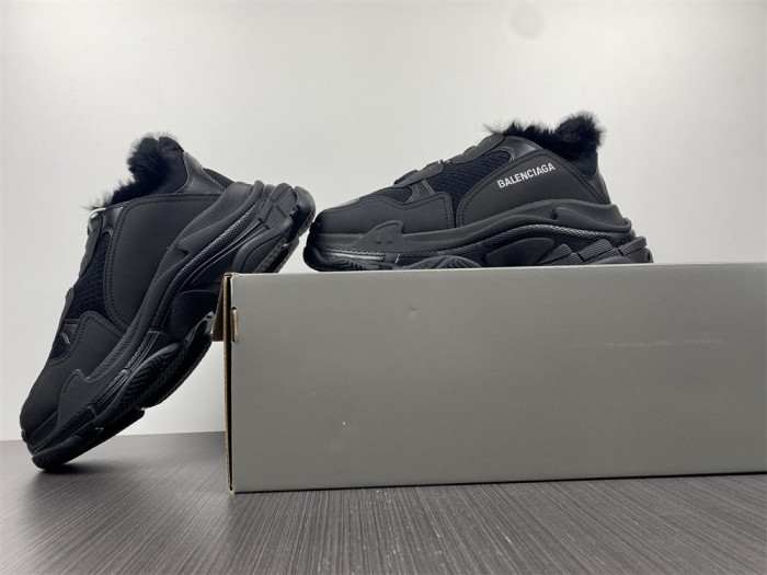 blcg sneaker triple.s.