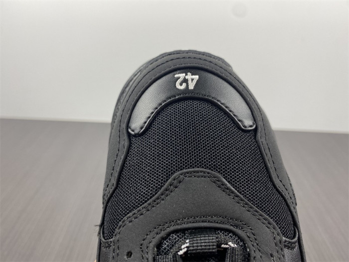 blcg sneaker triple.s.