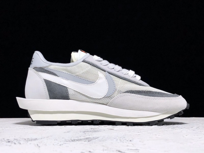 nike ld waffle sacai summit white  bv0073-100