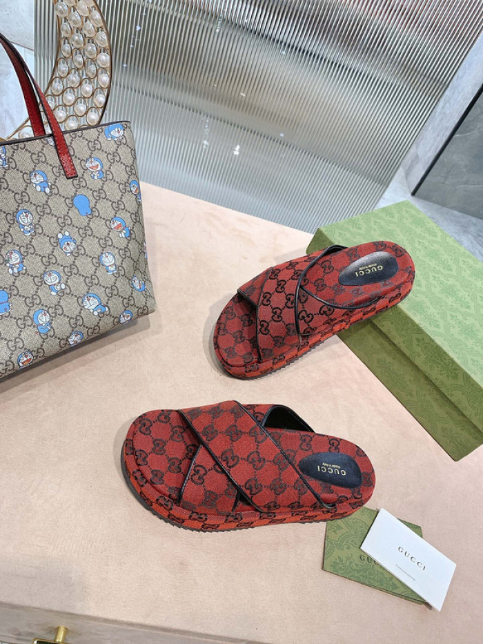 G*u*i slippers