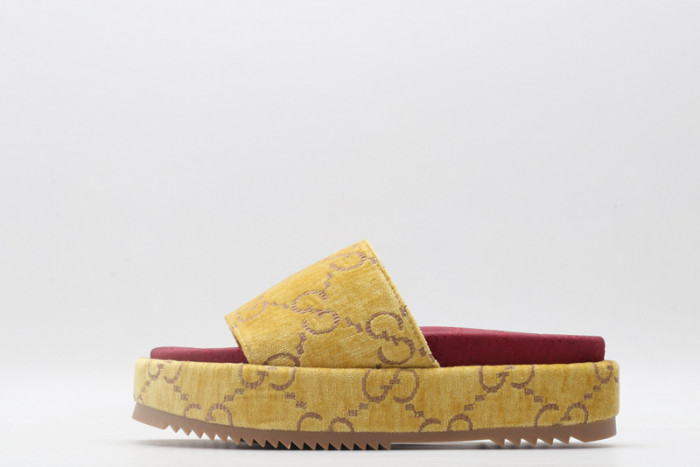G*u*i slippers