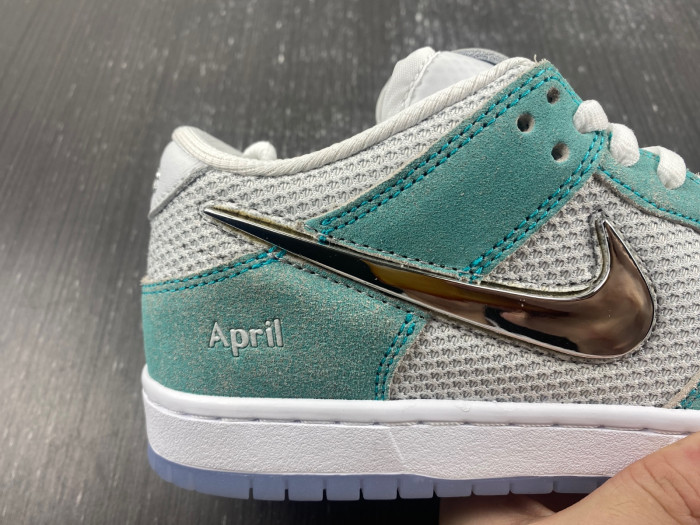 nike sb dunk low april skateboards fd2562-400