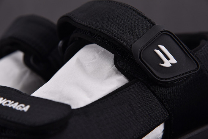 blcg sandals