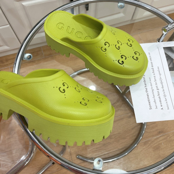 G*u*i slippers