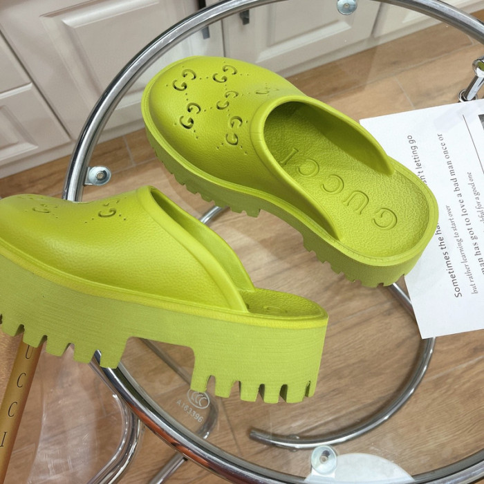 G*u*i slippers