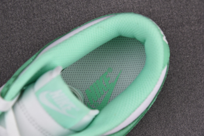 nike dunk low green glow dd1503-105